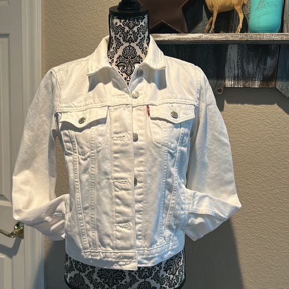 Levi's Jackets & Blazers - 👖 Levi’s Denim Jacket - Medium